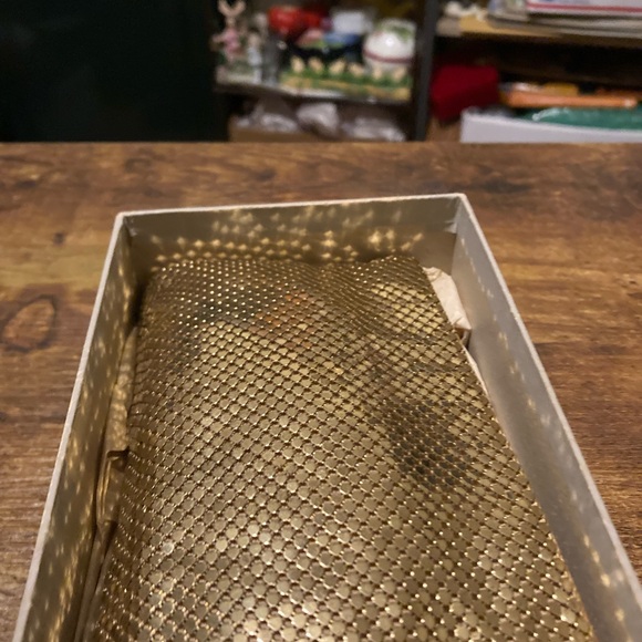 Vintage Whiting & Davis gold mesh clutch/purse - Picture 9 of 10